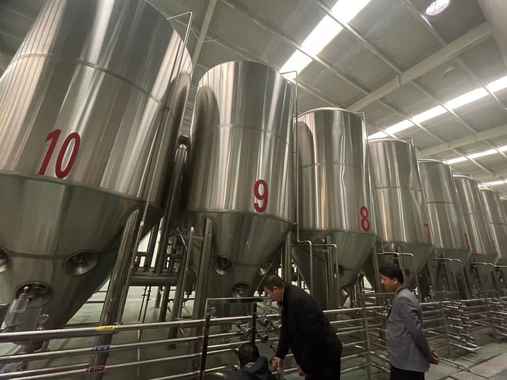 屯昌精酿啤酒设备厂—平面布置、设备设计、制造、调试、培训等一条龙服务